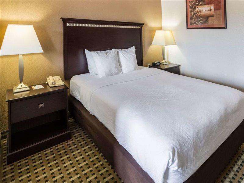 Quality Suites Burleson - Ft Worth מראה חיצוני תמונה