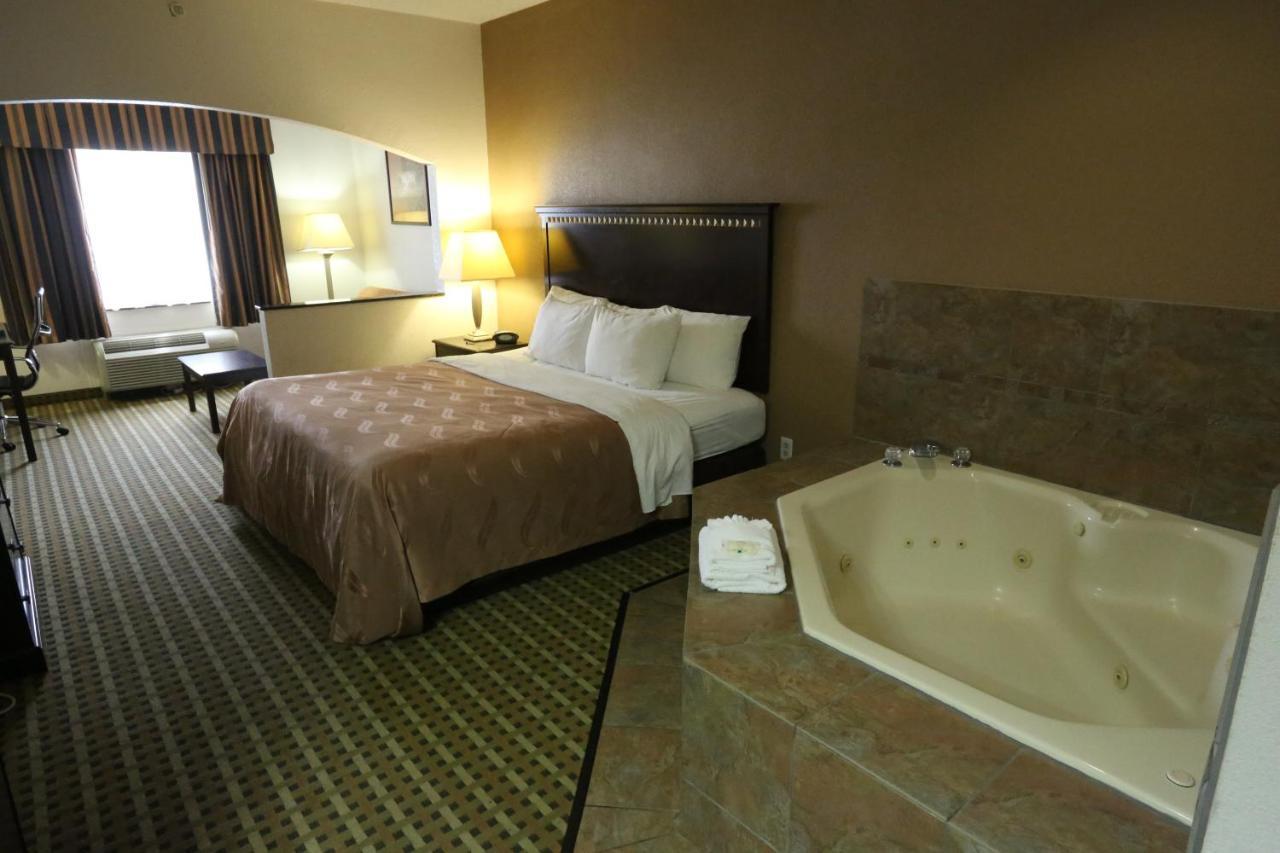 Quality Suites Burleson - Ft Worth מראה חיצוני תמונה