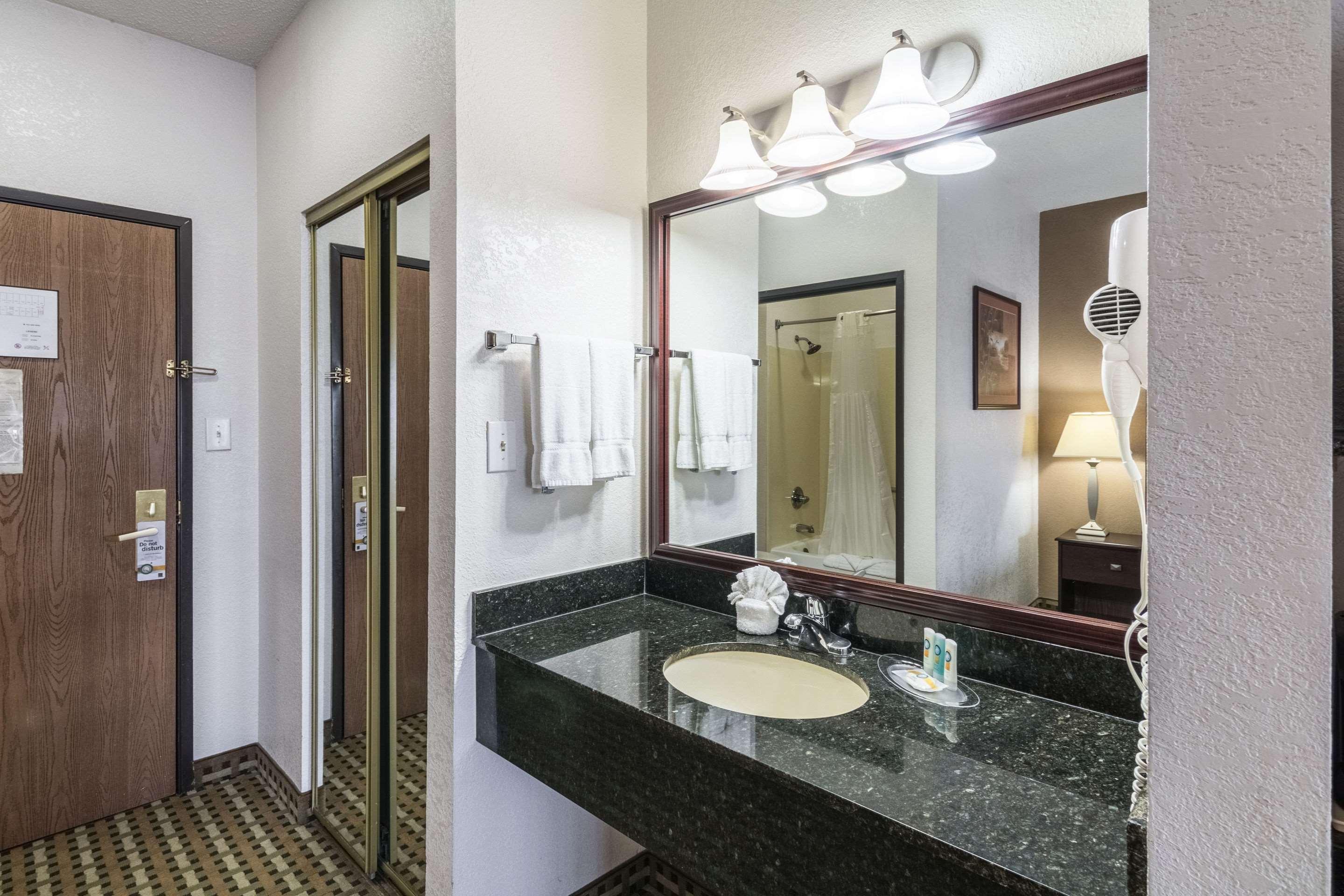 Quality Suites Burleson - Ft Worth מראה חיצוני תמונה