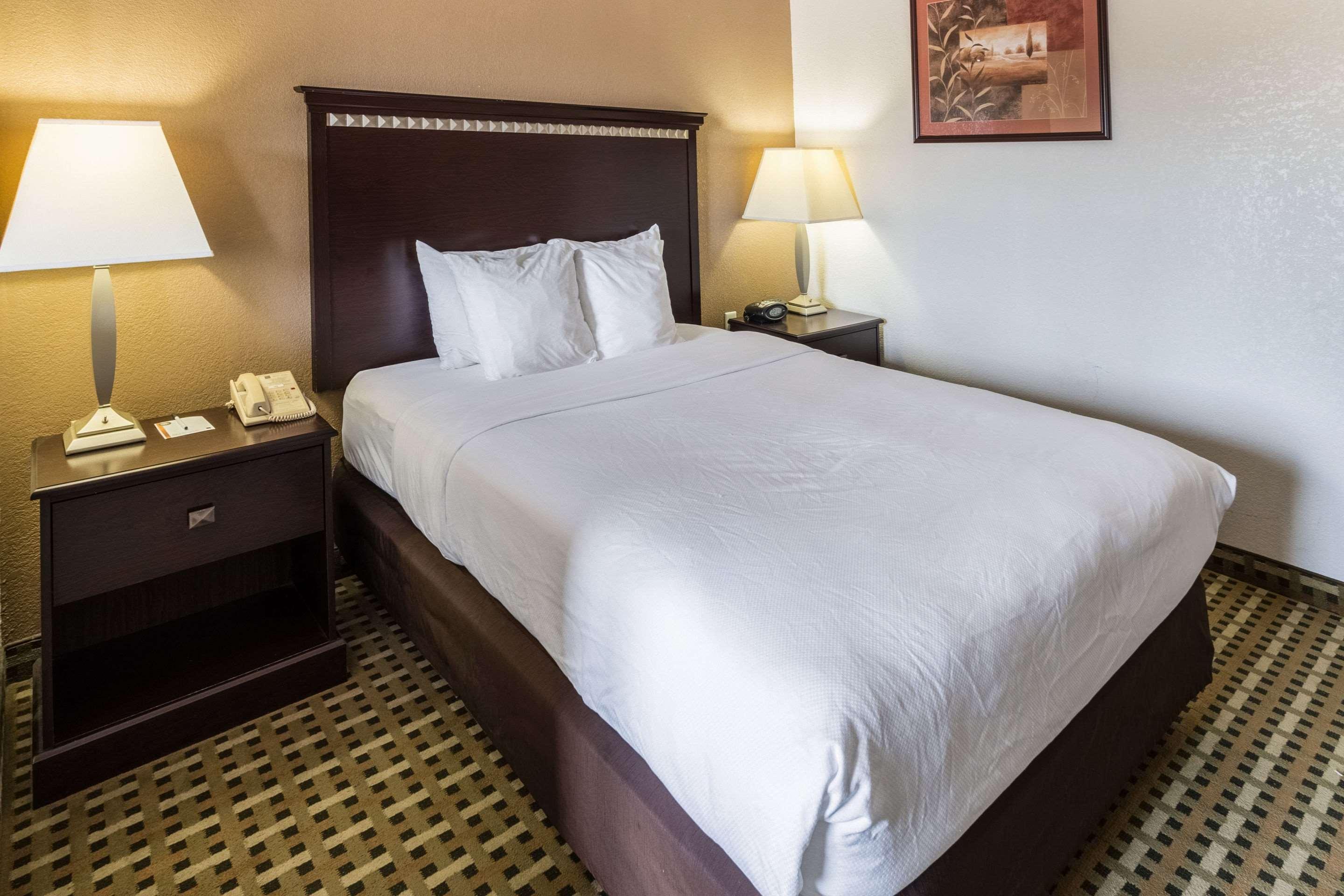 Quality Suites Burleson - Ft Worth מראה חיצוני תמונה