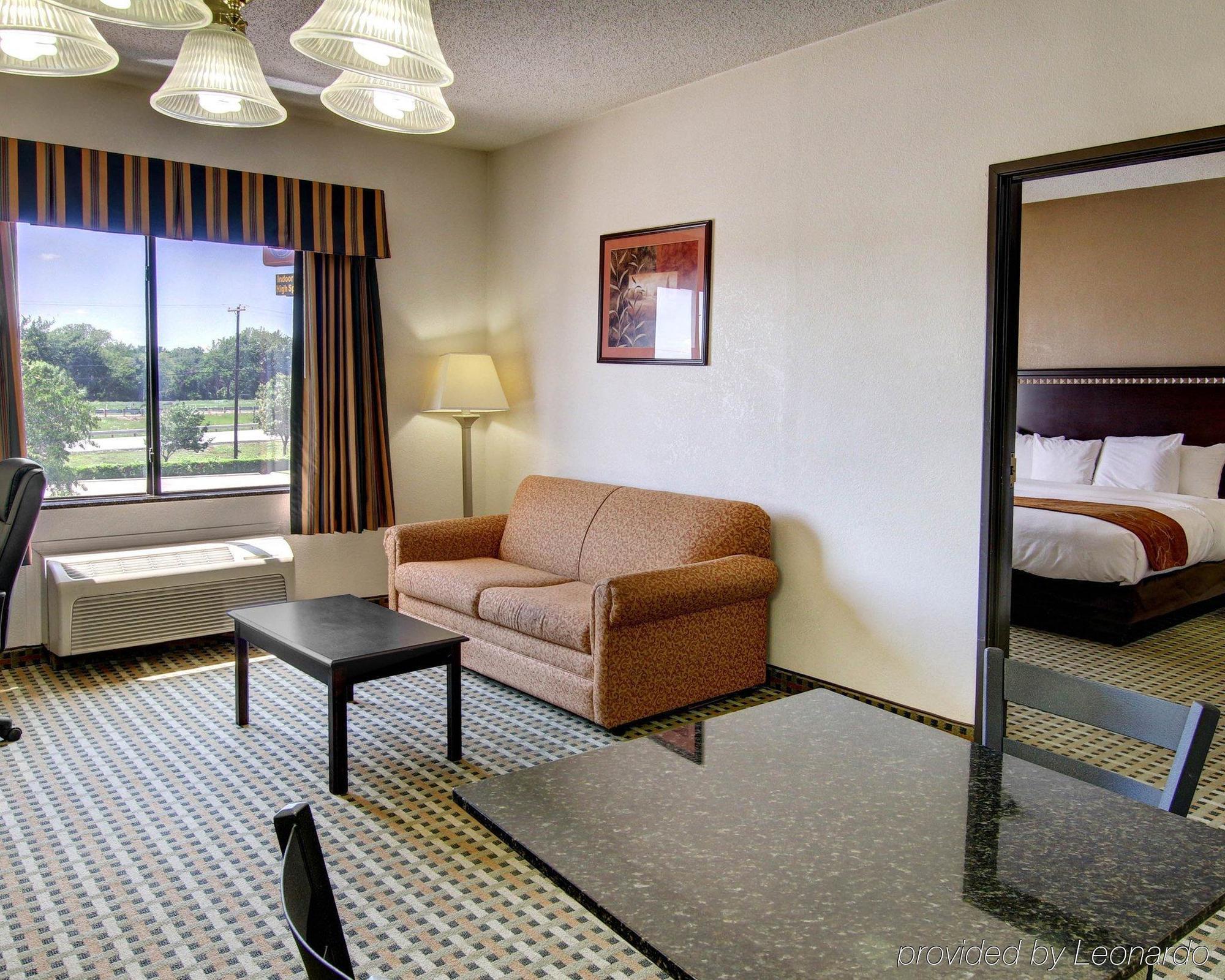 Quality Suites Burleson - Ft Worth מראה חיצוני תמונה