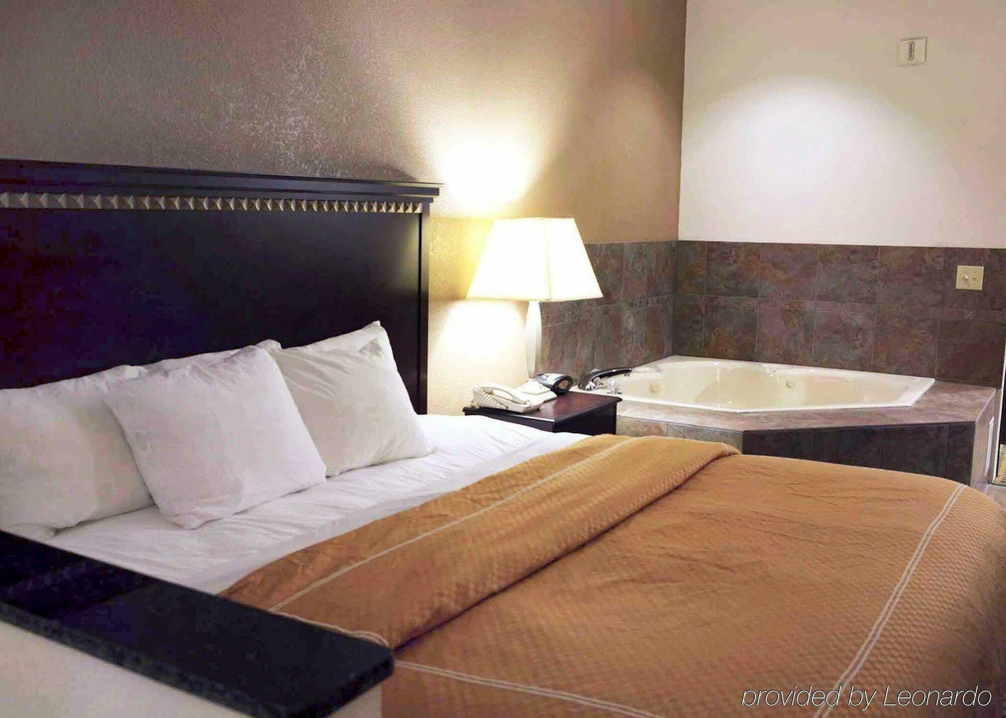 Quality Suites Burleson - Ft Worth חדר תמונה